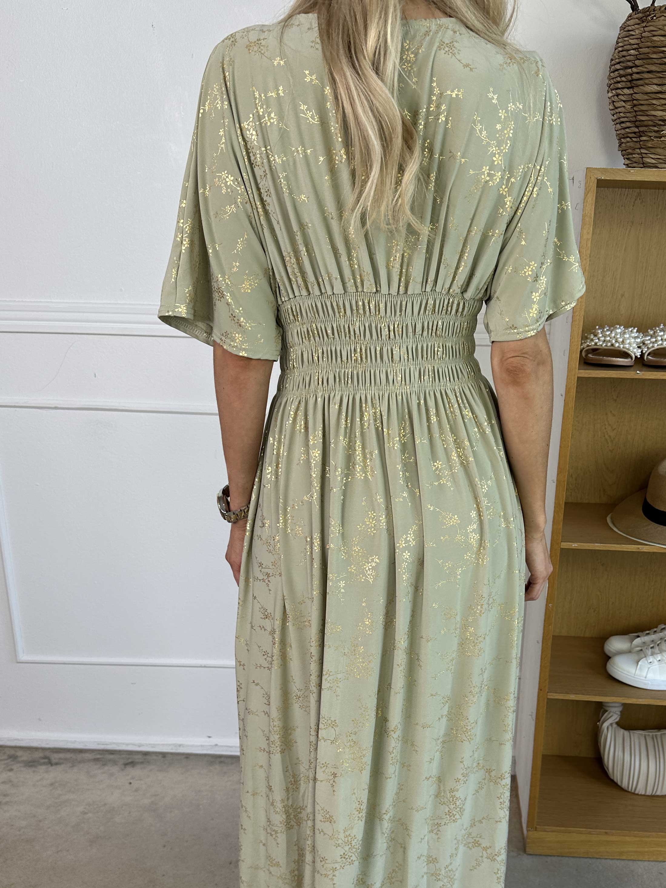 Pams Gold - Ensfarvet kjole i elastisk stof med gulddetaljer